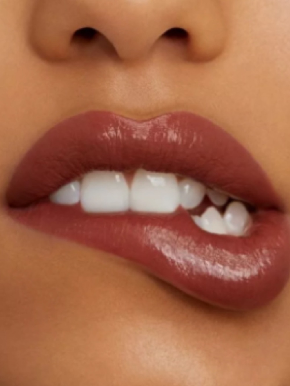 🖤💕Buxom Full-On Satin Lipstick in Chocolate